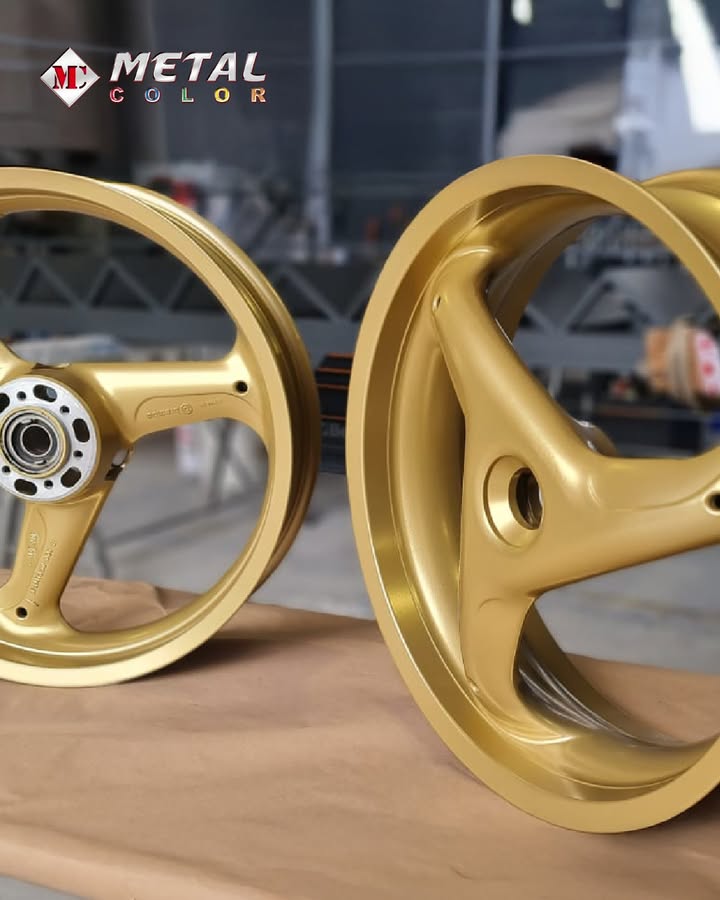 Oro puro. Grinta estrema.
La tua Ducati 748 ora brilla come
