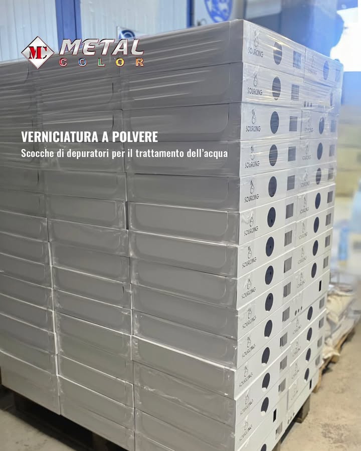 Per queste scocche di depuratori abbiamo eseguito una verniciatura a